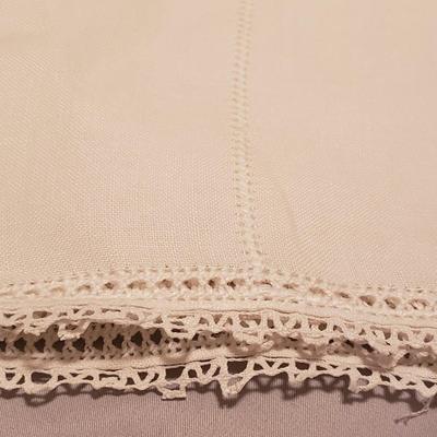 Antique White Lace Table Linens (B2-KD)