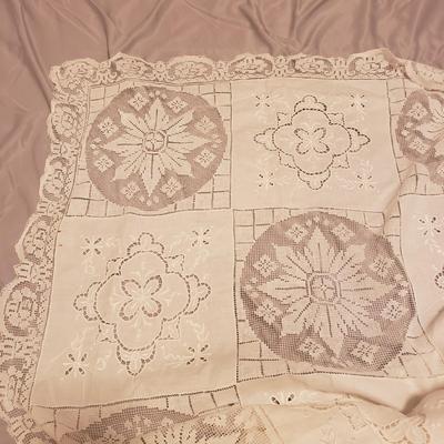 Antique White Lace Table Linens (B2-KD)