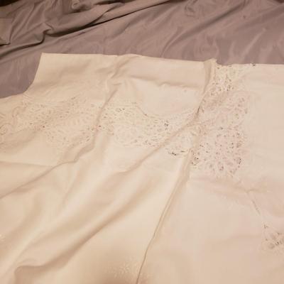 Antique White Lace Table Linens (B2-KD)