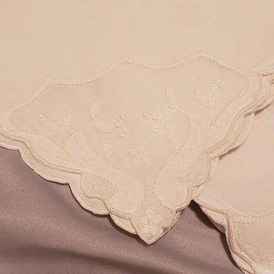 Antique White Lace Table Linens (B2-KD)