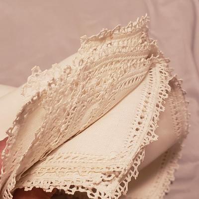 Antique White Lace Table Linens (B2-KD)