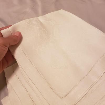 Antique White Lace Table Linens (B2-KD)