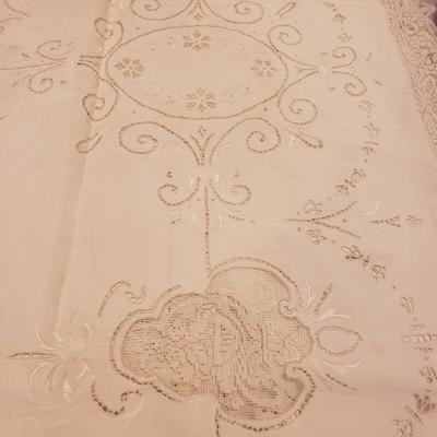 Antique White Lace Table Linens (B2-KD)