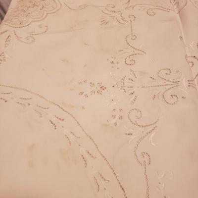 Antique White Lace Table Linens (B2-KD)