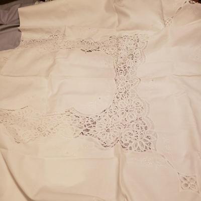 Antique White Lace Table Linens (B2-KD)