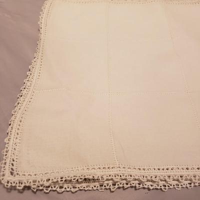 Antique White Lace Table Linens (B2-KD)