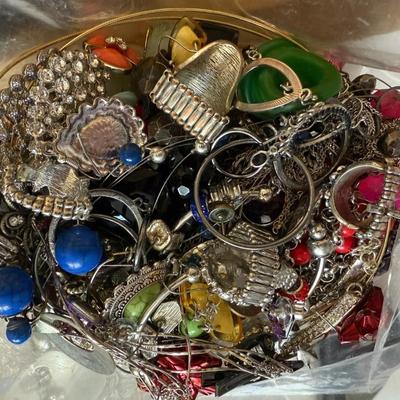 Sale Photo Thumbnail #11: Bag of costume jewelry (rings, bracelets, necklaces, earrings) weighting 4lb 3 3/4oz
Wearable fashion, some need cleaning. Metal not tested. Find your treasure