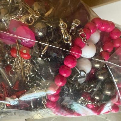 Sale Photo Thumbnail #10: Bag of costume jewelry (rings, bracelets, necklaces, earrings) weighting 4lb 3 3/4oz
Wearable fashion, some need cleaning. Metal not tested. Find your treasure