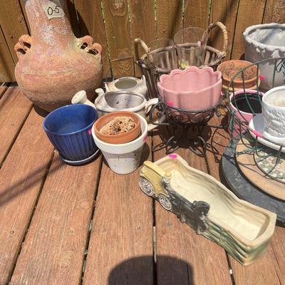Sale Photo Thumbnail #230: Flower pots and yard art