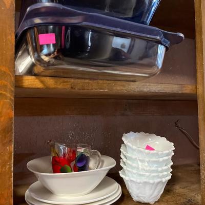 Sale Photo Thumbnail #247: Glass cake pans, and pie plates, corning-ware. and more.