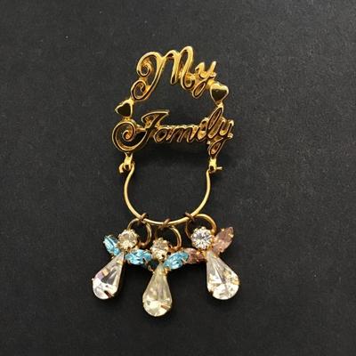 Angel pin brooch
