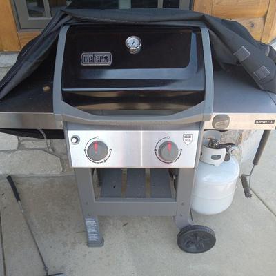 Weber propane grill with tabk