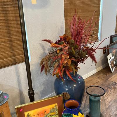 Sale Photo Thumbnail #310: Floor lamp, Vases, animals,