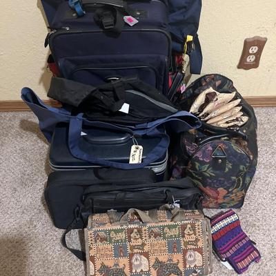 Sale Photo Thumbnail #335: Luggage and bags