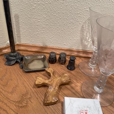 Sterling shakers, small square dishes and tall leaf vase with glassware