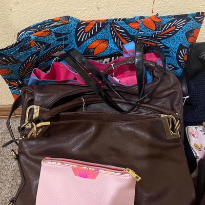 Sale Photo Thumbnail #344: Purses and hanbags