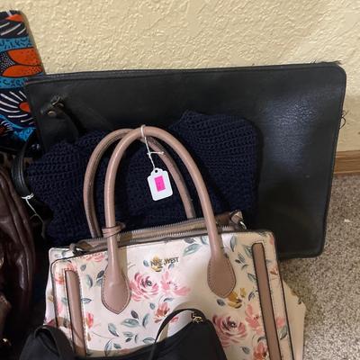 Sale Photo Thumbnail #347: Purses and hanbags