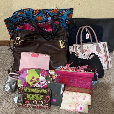 Sale Photo Thumbnail #343: Purses and hanbags