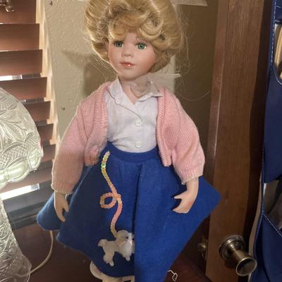 Sale Photo Thumbnail #353: Lamp, doll and decor
