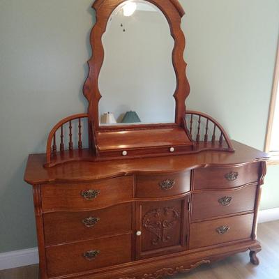 Oak dresser with mirror