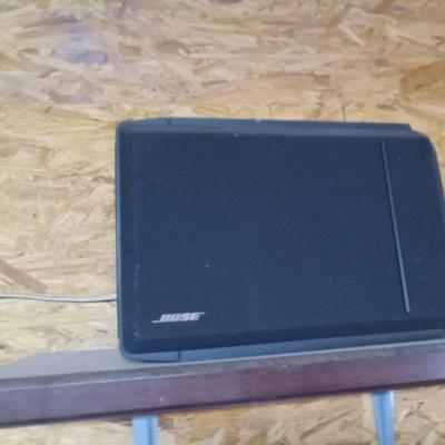 Stereo system has 2 small bose speakers and 2 large bose speakers