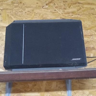 Stereo system has 2 small bose speakers and 2 large bose speakers