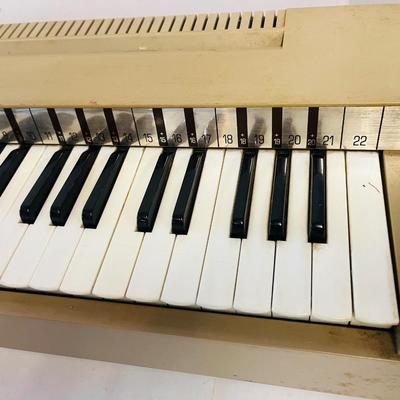 Vintage Electric Cored Organ / Tested.
