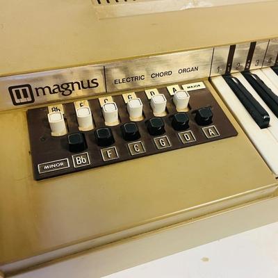 Vintage Electric Cored Organ / Tested.