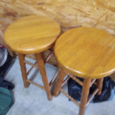 2 Oak stools
