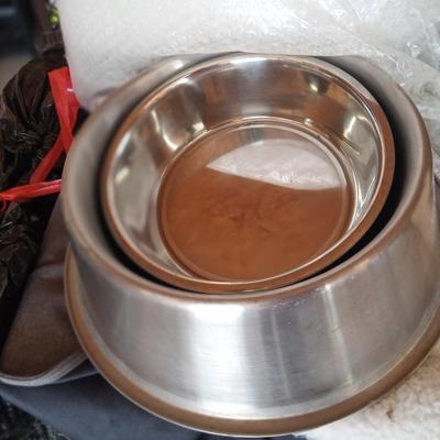 Dog crate and stainless bowls