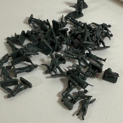 LOT 196: Vintage Minitures Including Building Trees, Gas Pumps and Toy Soldiers In Original Boxes