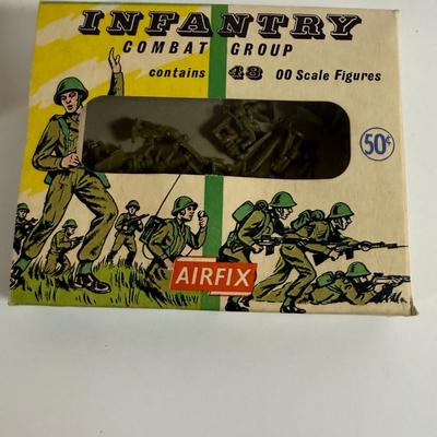 LOT 196: Vintage Minitures Including Building Trees, Gas Pumps and Toy Soldiers In Original Boxes