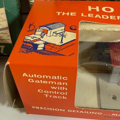 LOT 196: Vintage Minitures Including Building Trees, Gas Pumps and Toy Soldiers In Original Boxes