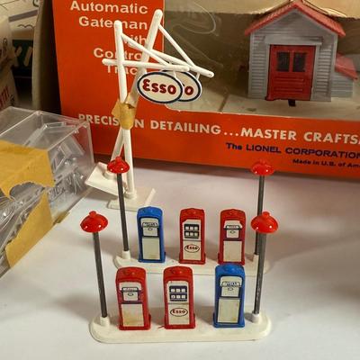 LOT 196: Vintage Minitures Including Building Trees, Gas Pumps and Toy Soldiers In Original Boxes