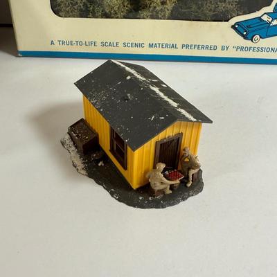 LOT 196: Vintage Minitures Including Building Trees, Gas Pumps and Toy Soldiers In Original Boxes