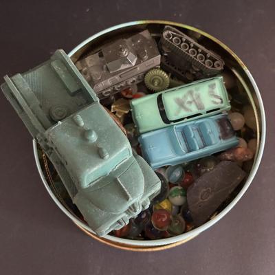 LOT 500: Vintage Fanner 50 Holster, Mables, Cars, Trouble, Connect Four, Magic Numbers