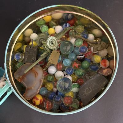 LOT 500: Vintage Fanner 50 Holster, Mables, Cars, Trouble, Connect Four, Magic Numbers