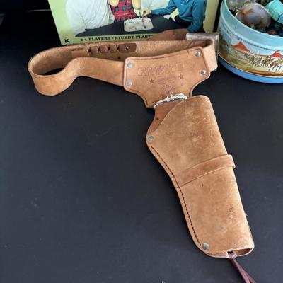 LOT 500: Vintage Fanner 50 Holster, Mables, Cars, Trouble, Connect Four, Magic Numbers