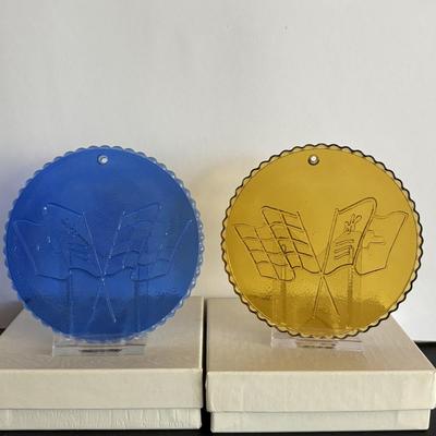 LOT 246: Wheaton Art Glass Cobalt Blue Chevrolet Corvette Decanter, Great American Cars Corvette Paper Weight, Corvettes in Glasstown...