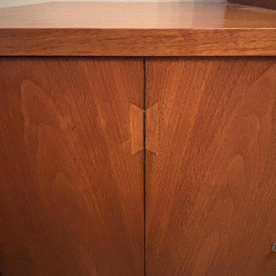 LOT 252: Lane MCM Acclaim Credenza w/Hutch