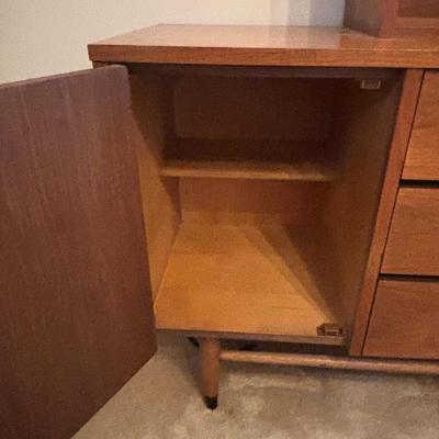 LOT 252: Lane MCM Acclaim Credenza w/Hutch