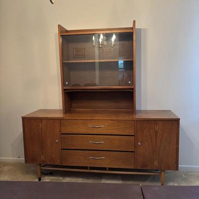 LOT 252: Lane MCM Acclaim Credenza w/Hutch