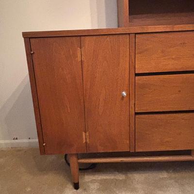 LOT 252: Lane MCM Acclaim Credenza w/Hutch