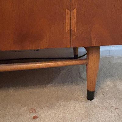 LOT 252: Lane MCM Acclaim Credenza w/Hutch