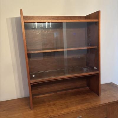 LOT 252: Lane MCM Acclaim Credenza w/Hutch