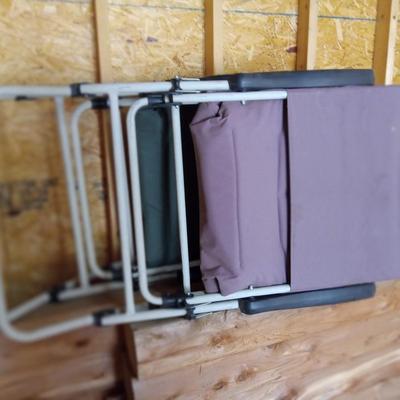 2 folding chairs