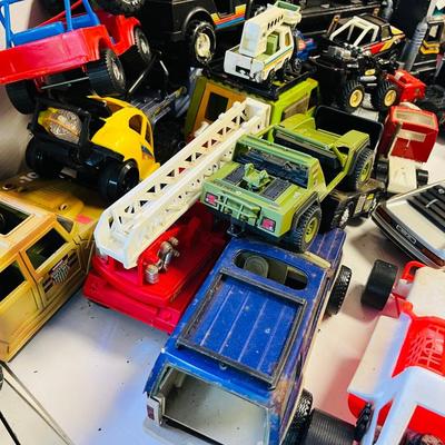 Toy Cars & Trucks/ 30+ pcs