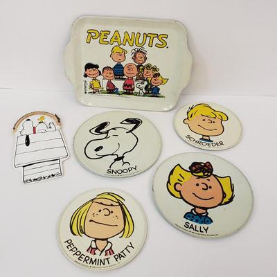 LOT 80: Vintage Peanuts Standing Displays, Tin Tray/Trinket Dish Set & More