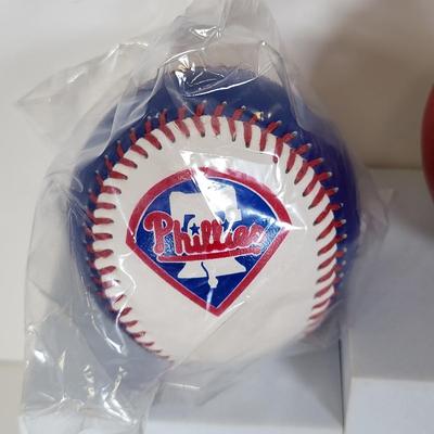 LOT 84: Baseball Memorabilia Lot Including Facsimile Autographs, Baseballs, Rare Big League Collectors Tin and More