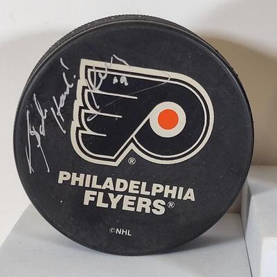 LOT 91: Multiple Autographs on NHL Memorabilia of Philadelphia Flyers Player Bob Kelly